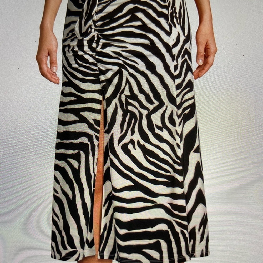 White House Black Market Zebra Print Pencil Skirt. - Picture 15 of 15